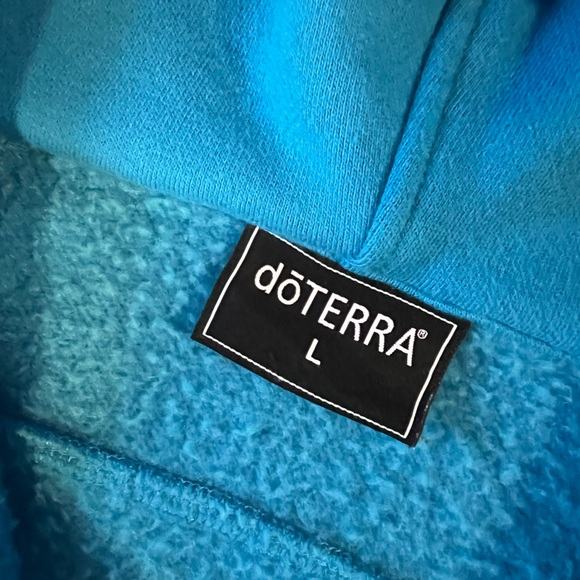 CROPPED FULL ZIP dōTERRA HOODIE - Picture 3 of 5